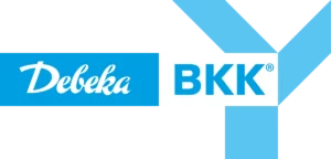 Logo der Krankenkasse bzw. Krankenversicherung Debeka BKK mit weißen und blauen Schriftzug und blauen und weißen Hintergrund als Logo.