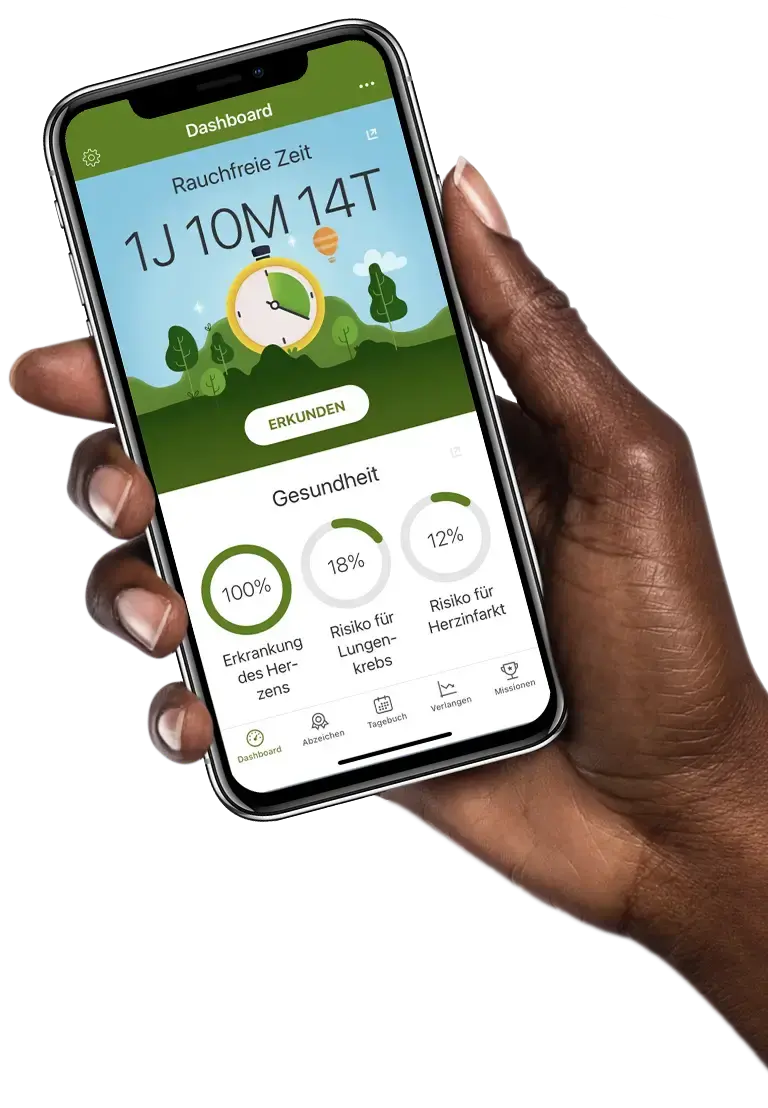 Hand hält ein Smartphone auf welchem die Smoke Free App zu sehen ist. Ein Dashboard mit "Rauchfreie Zeit" und Gesundheitsindikatoren und weitere Optionen ist erkennbar.
