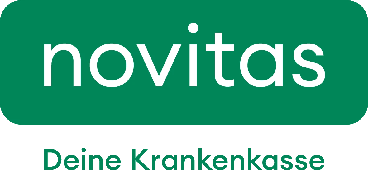 Logo der Krankenkasse bzw. Krankenversicherung novitas mit weißem Schriftzug auf grünen Hintergrund.